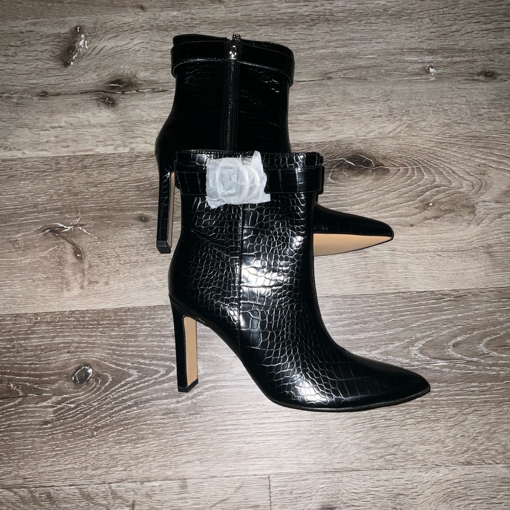 Elegant Black Croc-Embossed Ankle Boots